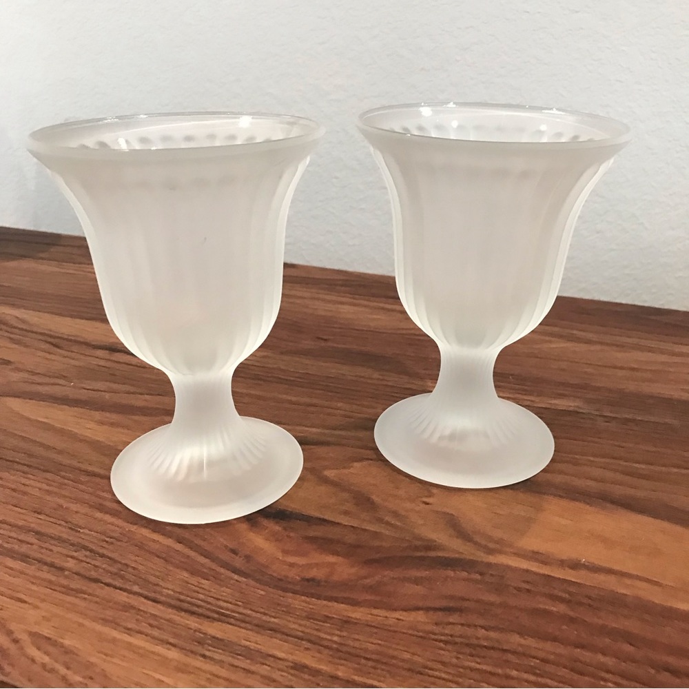 🔻🔻🔻Vintage frosted ribbed sundae parfait glass